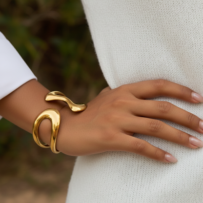 [Topon]Lulu Sculpted Gold Bangle