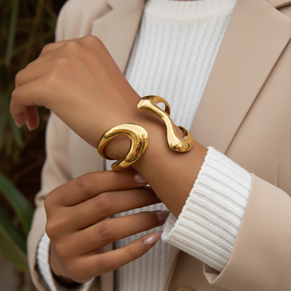 [Topon]Lulu Sculpted Gold Bangle