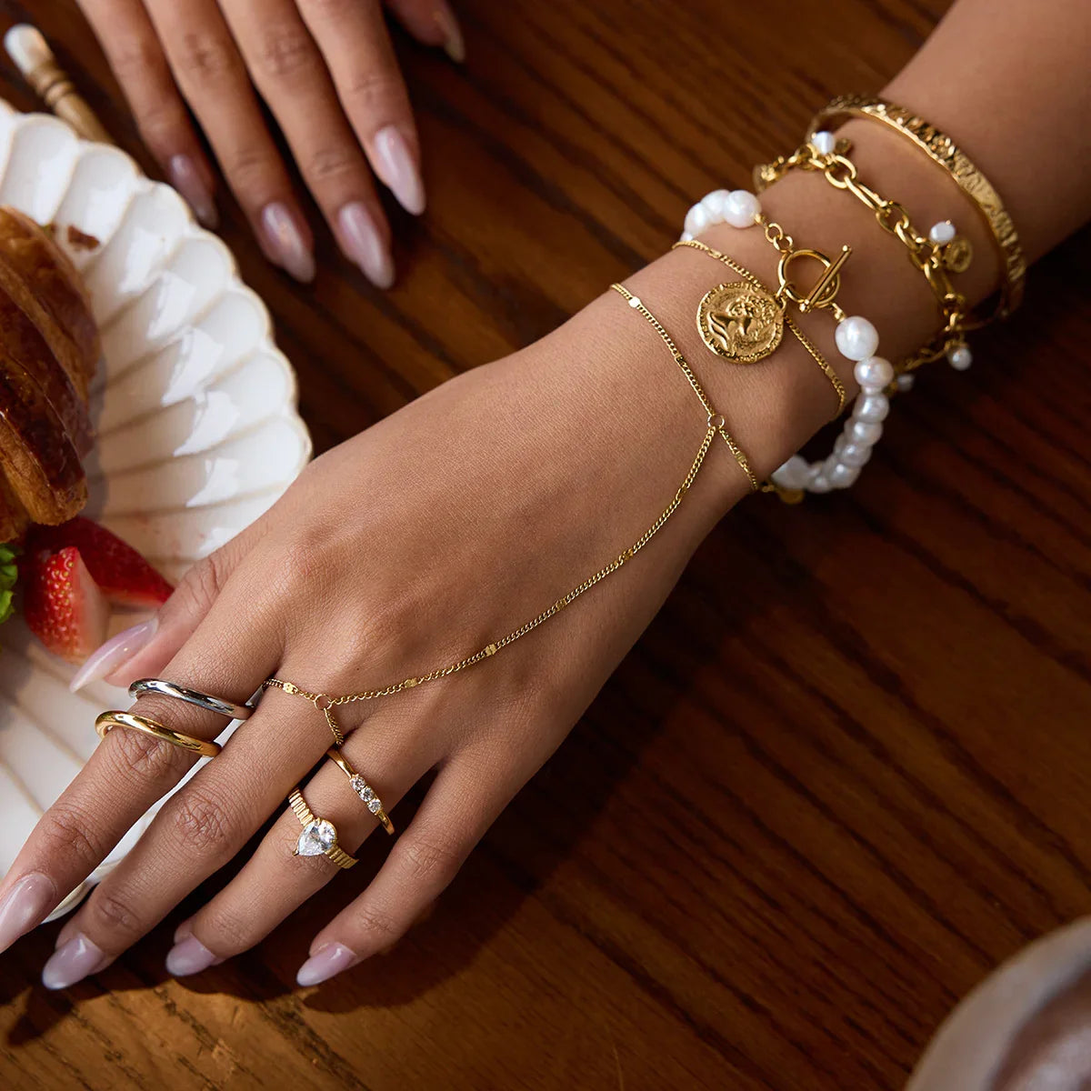 [Topon]Mimi Golden Hand Chain
